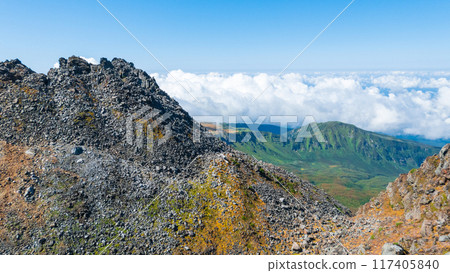 秋天登鳥海山:從菜山眺望二山、稻倉山 秋天登鳥海山:從菜山眺望二山、稻倉山 117405840