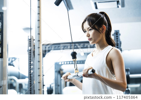 Young woman training in a sports gym 117405864