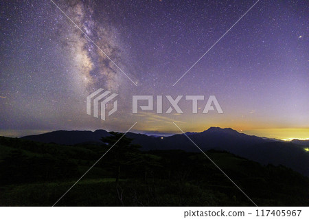 《愛媛郡梶森》石鎚山、梶森登山道的星空與月光 《愛媛郡梶森》石鎚山、梶森登山道的星空與月光 117405967