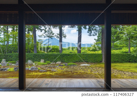 夏天京都洛北圓通寺的美麗花園 夏天京都洛北圓通寺的美麗花園 117406327