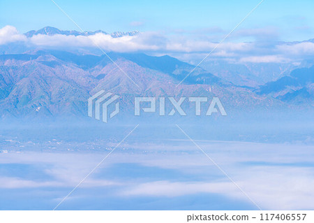 [Sea of clouds material] Matsumotodaira sea of clouds seen from Mt. Nagamine in autumn [Nagano Prefecture] 117406557