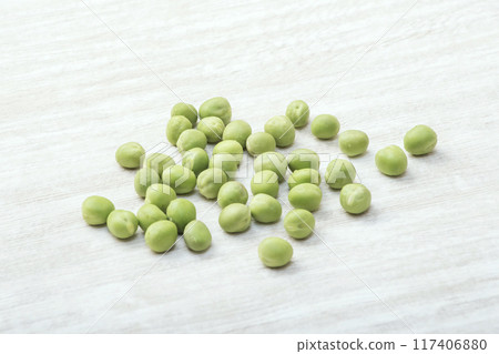 peas fresh peas green peas healthy vegetables 117406880