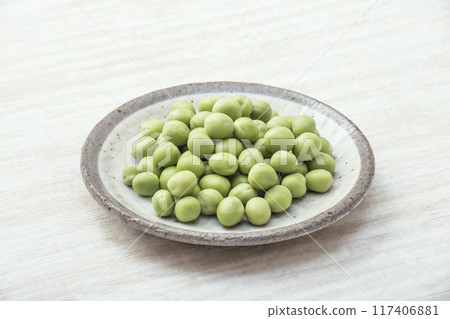 peas fresh peas green peas healthy vegetables 117406881