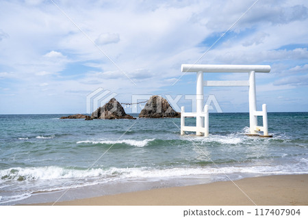 A white torii gate floating in the sea of Itoshima A white torii gate floating in the sea of Itoshima 117407904