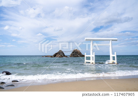 The beautiful sea of Futamigaura and Meoto Iwa Rocks in Itoshima City, Fukuoka Prefecture The beautiful sea of Futamigaura and Meoto Iwa Rocks in Itoshima City, Fukuoka Prefecture 117407905