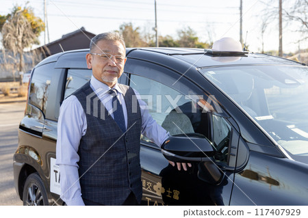 中年男性出租車司機 117407929