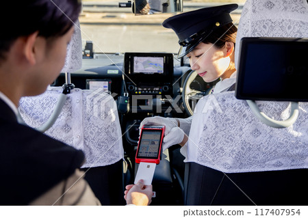 Taxi fare credit card payment 117407954