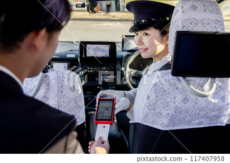 Taxi fare credit card payment 117407958