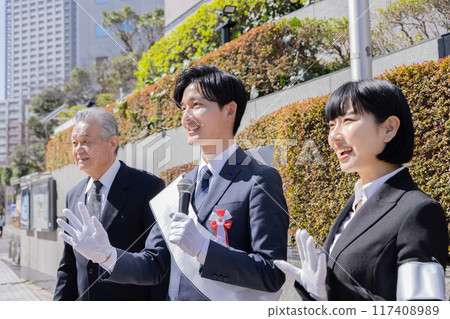 候選人在選舉中發表演講 117408989