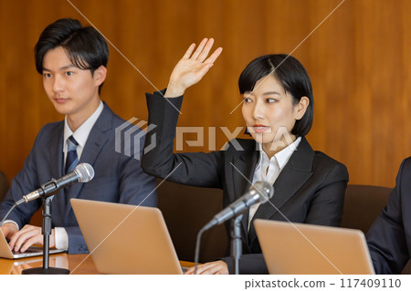 Management meeting: Raise your hand 117409110
