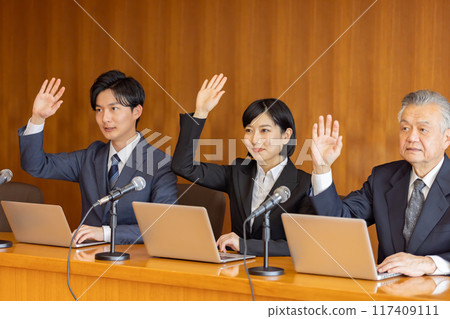 Management meeting: Raise your hand 117409111