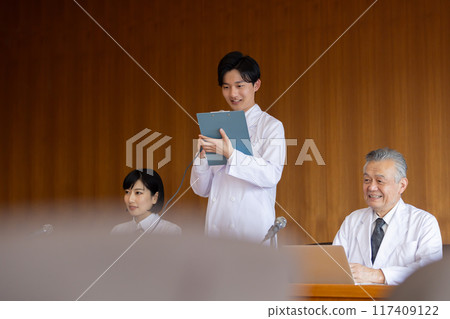醫務人員術前會議 117409122