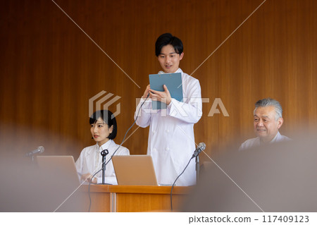 醫務人員術前會議 醫務人員術前會議 117409123