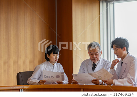 醫務人員術前會議 醫務人員術前會議 117409124