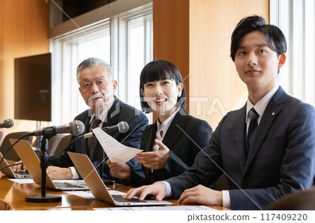 政客圓桌威嚴會員徽章會議形象 政客圓桌威嚴會員徽章會議形象 117409220