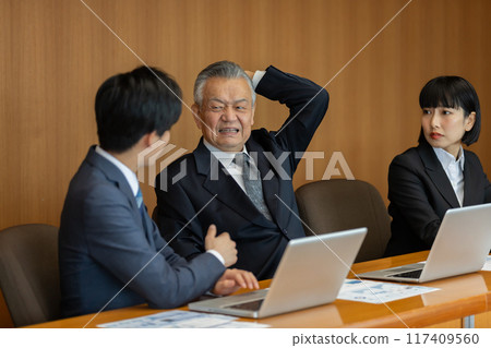 Image of a meeting of happy business owners who are happy that their business is going smoothly Image of a meeting of happy business owners who are happy that their business is going smoothly 117409560