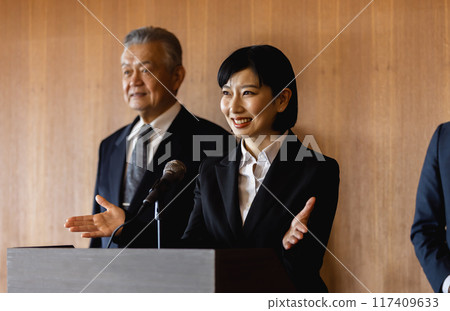 政治家演講 117409633