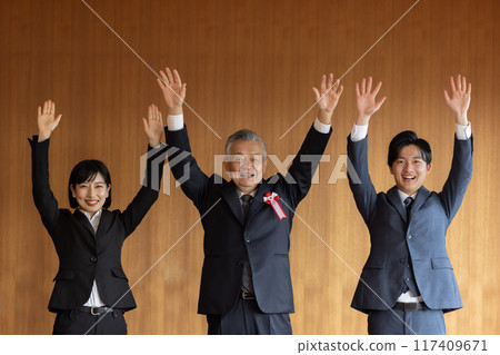 Businessman saying hurrah/ Victory in the election 117409671