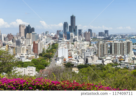 Overlooking the urban building landscape from the Shoushan Lovers' Viewing Platform of Kaohsiung, Taiwan. 117409711