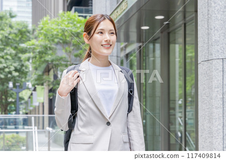Business woman commuting with a backpack Business woman commuting with a backpack 117409814