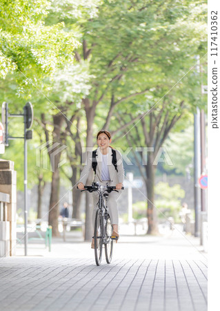 Commuting woman bicycle Commuting woman bicycle 117410362