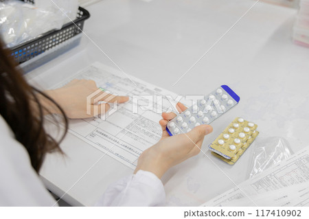 Dispensing pharmacy 117410902