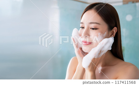 洗臉的女人（AI 生成的圖像） 117411568