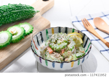 與goya和金槍魚的沙拉 與goya和金槍魚的沙拉 117411952