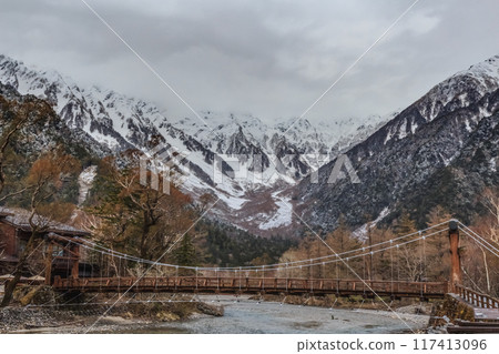 上高地的雪景 117413096