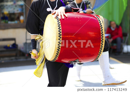 Large drums during the Okinawan Eisa dance performance 117413249