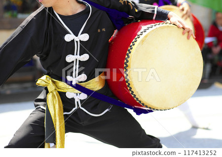 Large drums during the Okinawan Eisa dance performance Large drums during the Okinawan Eisa dance performance 117413252