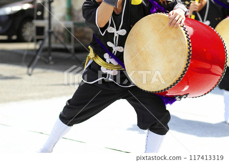 Large drums during the Okinawan Eisa dance performance 117413319