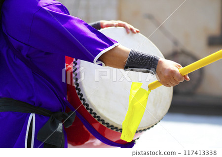 Large drums during the Okinawan Eisa dance performance 117413338