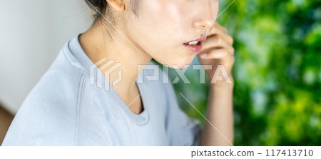 Female portrait 117413710