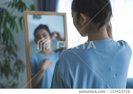 女性肖像 117413728
