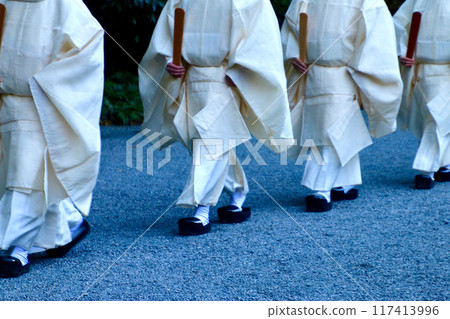 A beautiful procession of chief priests at Ise Shrine (Ise City, Mie Prefecture) 117413996