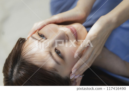 仰臥的美女圖片 117416490