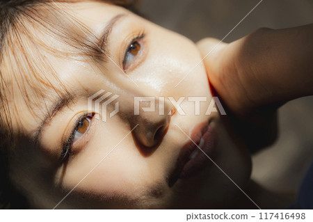 仰臥的美女圖片 仰臥的美女圖片 117416498