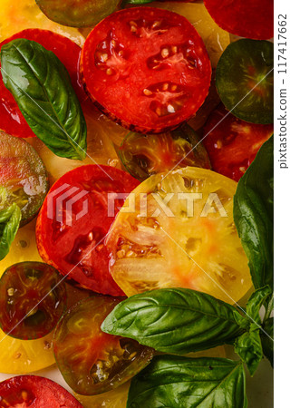Different sort of sliced ripe tomatoes 117417662