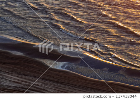 Beautiful sunset over the sea Beautiful sunset over the sea 117418044