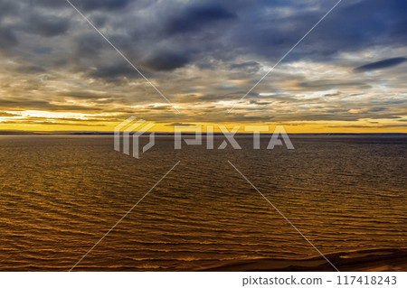 Beautiful sunset over the sea Beautiful sunset over the sea 117418243
