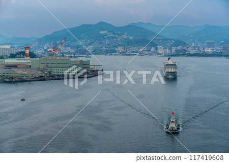 Cruise ship departs from Megami Ohashi Bridge (ZHAO SHANG YI DUN) [Nagasaki City] 117419608