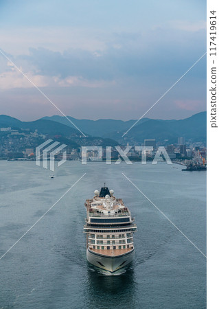 Cruise ship departs from Megami Ohashi Bridge (ZHAO SHANG YI DUN) [Nagasaki City] 117419614
