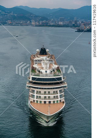 Cruise ship departs from Megami Ohashi Bridge (ZHAO SHANG YI DUN) [Nagasaki City] 117419616