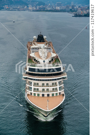 Cruise ship departs from Megami Ohashi Bridge (ZHAO SHANG YI DUN) [Nagasaki City] 117419617