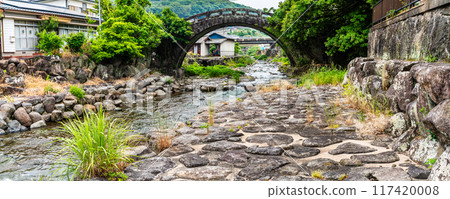 鮮綠的金濱眼鏡橋全景【長崎縣雲仙市小巴町】 鮮綠的金濱眼鏡橋全景【長崎縣雲仙市小巴町】 117420008