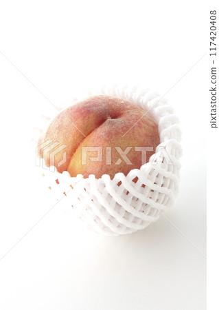 Peaches wrapped in cushioning material 117420408