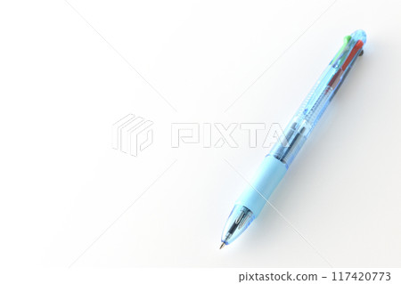 在白色背景下拍攝原子筆 117420773