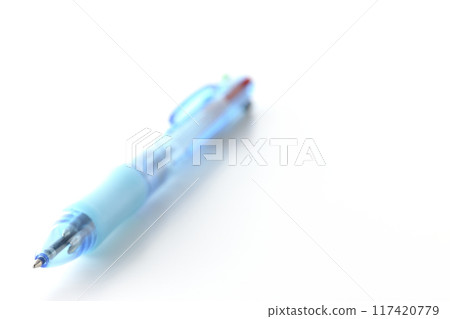在白色背景下拍攝原子筆 117420779