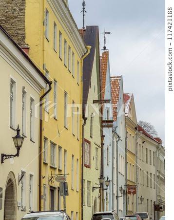 Colorful buildings in the old town of Tallinn, Estonia 117421188
